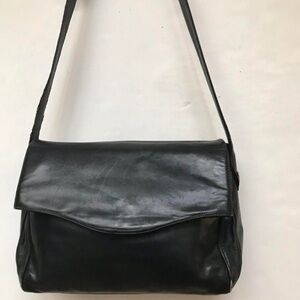 Vintage Valentino By Mario Valentino Signature Leather Shoulder Bag Black